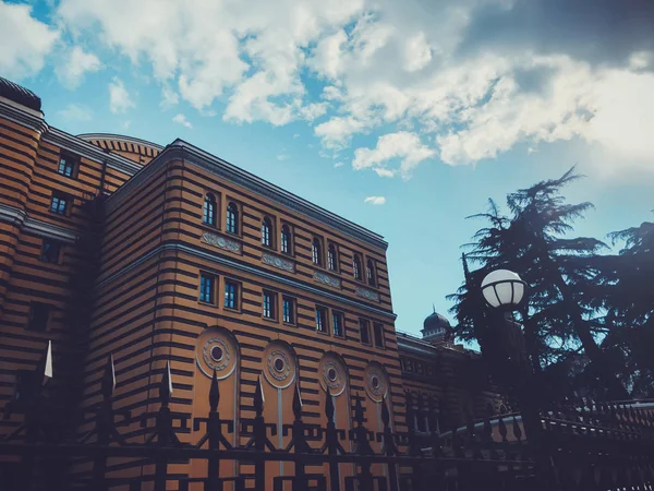 TBILISI, GEORGIA - Murch 03, 2019: Georgian National Opera and Ballet Theater. Beautiful building to the city center — Stock Photo, Image