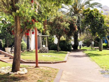 Kuyu suyu kovalar kullanılarak el vinç tarafından çizilir - kültürel miras korunması