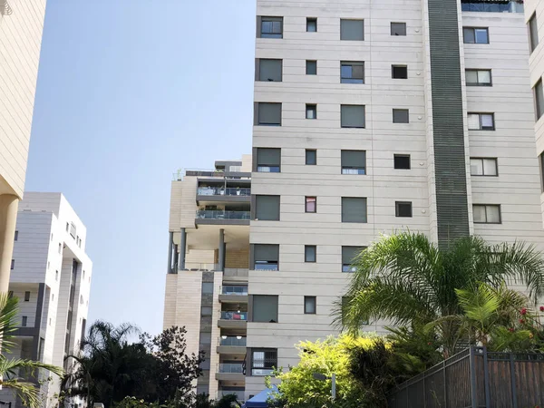 Rishon Le Zion, Izrael Október 07, 2019: Lakóépületek és üzemek Rishon Le Zion, Izrael — Stock Fotó