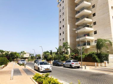 Rishon Le Zion, İsrail 07 Ekim 2019: Rishon Le Zion, İsrail 'de konut inşaatı tesisleri ve sokak