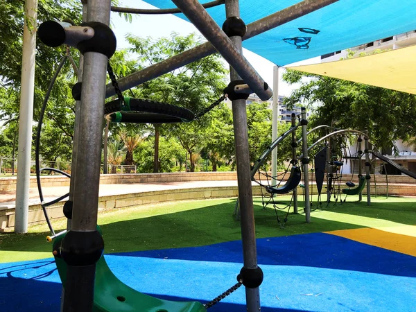 Techo del sol en el barco parque infantil, costa — Foto de Stock