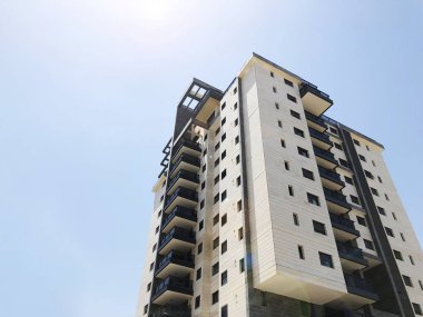 Rishon Le Zion, İsrail, 07 Ekim 2019: Rishon Le Zion, İsrail 'de aşağıdan yerleşim yeri manzarası