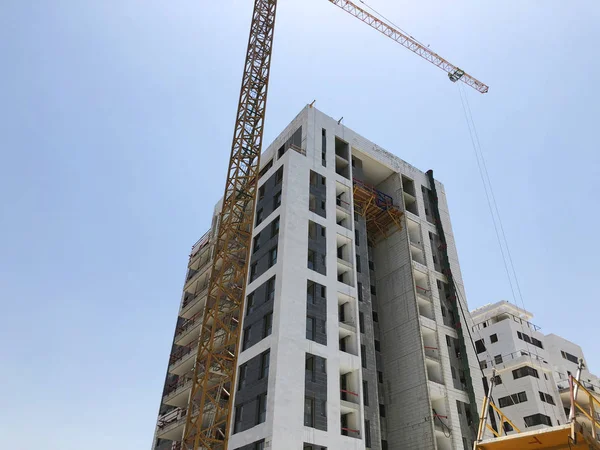 RISHON LE ZION, ISRAEL 07 октября 2019 года: Жилое здание в стадии строительства в Ришон-ле-Сион, Израиль — стоковое фото