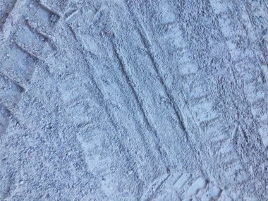 Kumda veya çamurda lastik izi, retro tonu, grunge tonu, kumda sürüş, off road