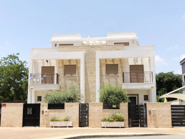 Rishon Le Zion, İsrail 07 Ekim 2019: Rishon Le Zion, İsrail 'deki modern özel ev