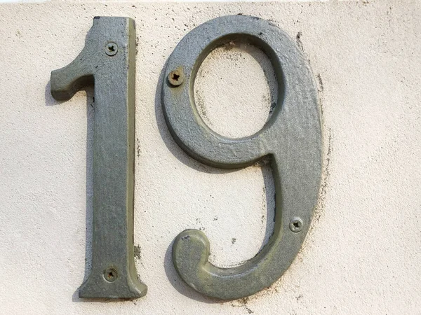 Nummer 19 op de stenen muur van het huis, close-up. — Stockfoto