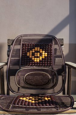 Tahta boncuklar ön koltuk örtüsü ve sandalye..