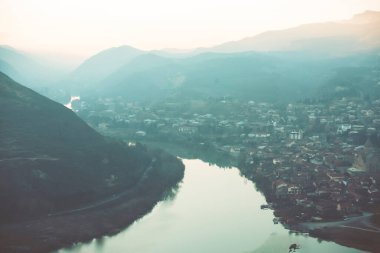 Gürcistan 'ın Mtskheta kasabası yakınlarındaki dağlar