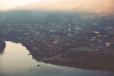 Gürcistan 'ın Mtskheta kasabası yakınlarındaki dağlar