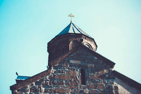 TBILISI, GEORGIA DEZEMBRO 17, 2019: Igreja Metekhi em Tbilisi, Geórgia — Fotografia de Stock
