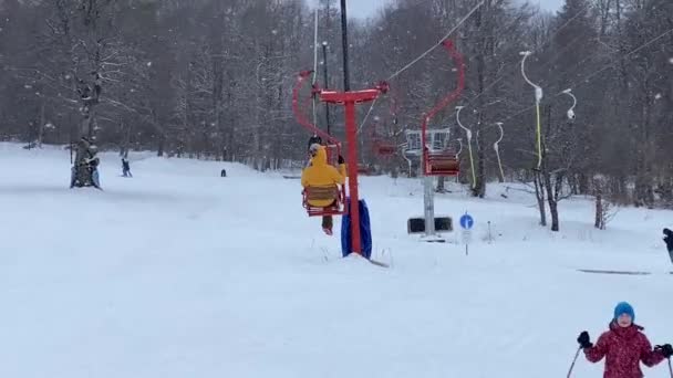 Bakuriani Georgia January 2020 Skiers Arriving Heaven Ski Resort Gondola — 图库视频影像