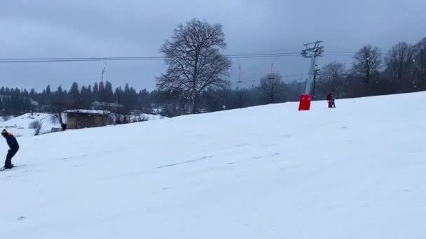 Bakuriani Georgien Januari 2020 Skidåkare Som Anländer Till Himmelska Skidorten — Stockvideo