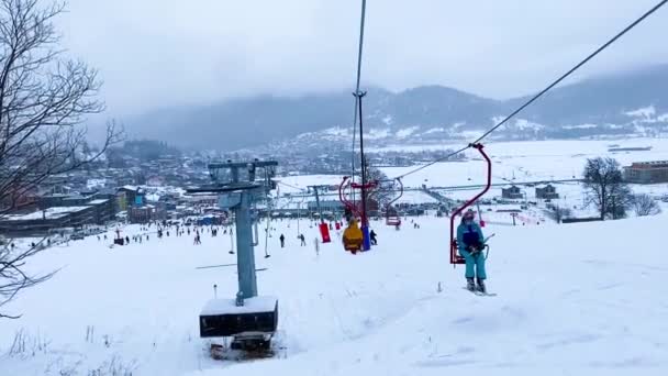 Bakuriani Γεωργια Ιανουαριου 2020 Σκιέρ Φτάνουν Στο Χιονοδρομικό Σταθμό Heavenly — Αρχείο Βίντεο