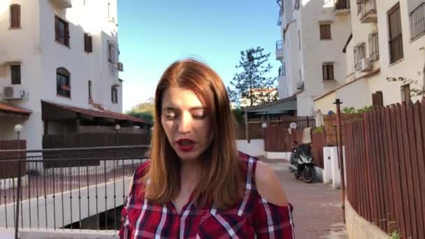 Rishon Zion Israel November 2018 Journalistin Spricht Mit Kamera Und — Stockvideo