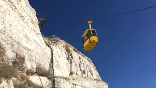 Κόκκινο Τελεφερίκ Στις Σπηλιές Rosh Hanikra Μεσόγειος Θάλασσα Ισραήλ — Αρχείο Βίντεο