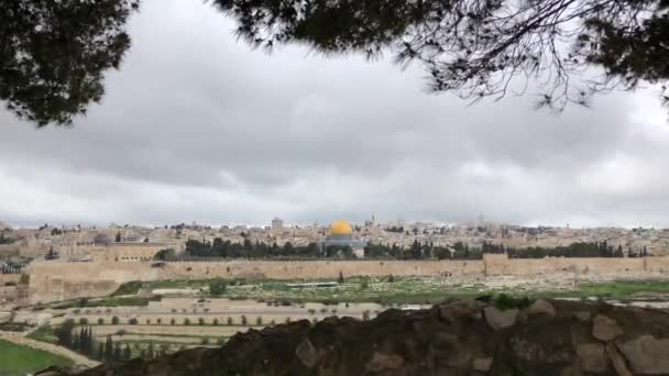 Vista panorámica de la ciudad vieja de Jerusalén desde el Monte de los Olivos, Israel. — Vídeos de Stock