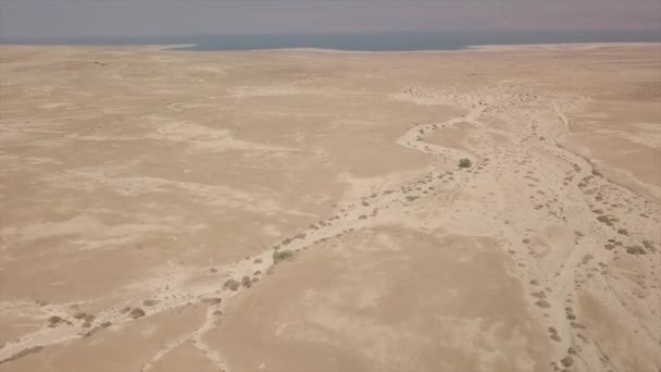 Vue imprenable sur les sables de pierre du désert israélien abattus depuis la mer Morte
