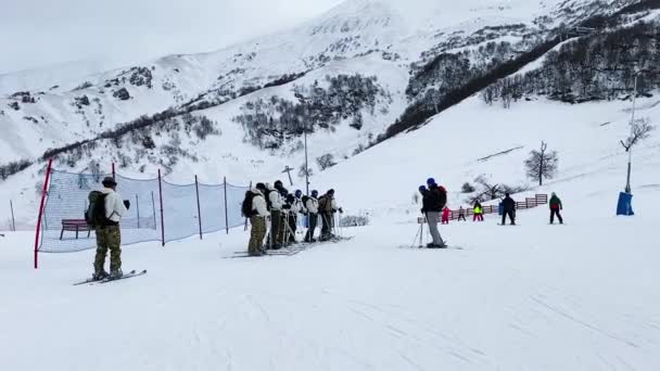 Bakuriani Georgie Janvier 2020 Les Skieurs Préparent Descendre Montagne — Video