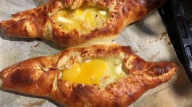 Ajarian khachapuri Yumurtalı Gürcü peynirli turta