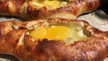 Ajarian khachapuri Yumurtalı Gürcü peynirli turta