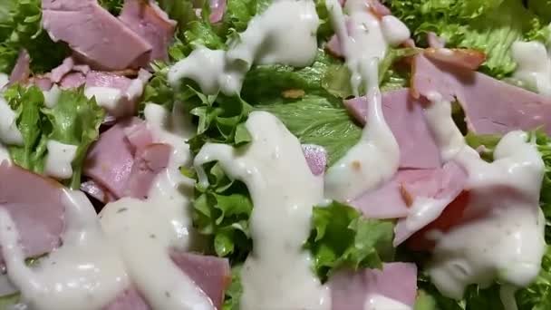 Deliziosa e fresca insalata di Cesare, — Video Stock