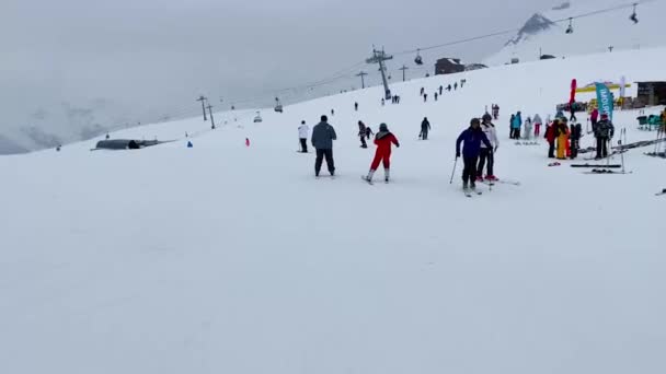 Les Skieurs Fuient Montagne — Video