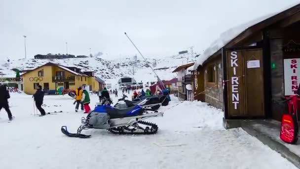 Gudauri Georgia Februari 2020 Skiërs Snowboarders Gudauri — Stockvideo