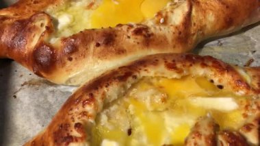 Ajarian khachapuri Yumurtalı Gürcü peynirli turta