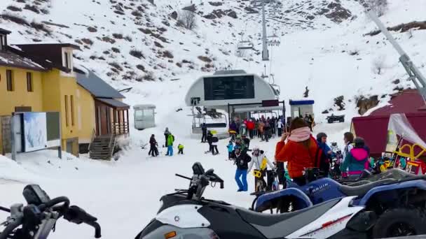 Gudauri Georgia February 2020 Pemain Ski Dan Snowboarder Gudauri — Stok Video
