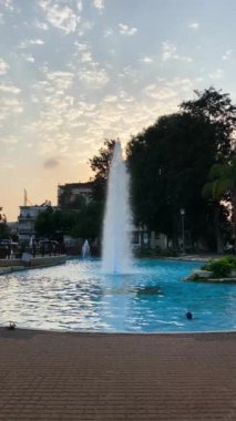 Şehir parkında güzel bir çeşme