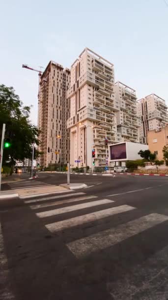 RISHON LEZION, ISRAEL- SEPTEMBER 08 2020 : Givati street In the evening — Stock Video