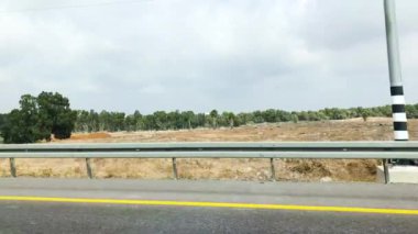 Araba camından vurulmuş. Ülke içinde bir gezi.