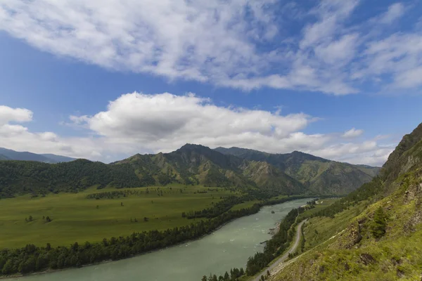 Altai Dağları. Katun Nehri.
