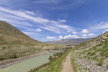 Sessiz su rotası Katun Nehri. 