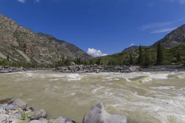Chuya Nehri 'nin hızlı akımı
