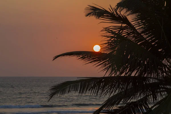 Zachód słońca nad brzegiem Oceanu Indyjskiego — Zdjęcie stockowe