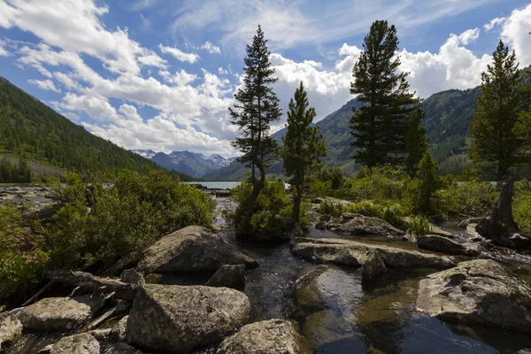 Multinsky lakes in Altai mountains. — Stock Photo, Image