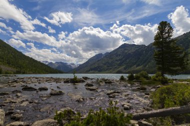 Altai Dağları 'nda multinsky gölleri.