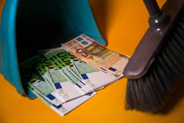 Conceito Limpeza Dinheiro Perto Uma Escova Notas — Fotografia de Stock