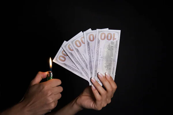 Hand Houden Van Geld Hand Lichter Zwarte Achtergrond — Stockfoto