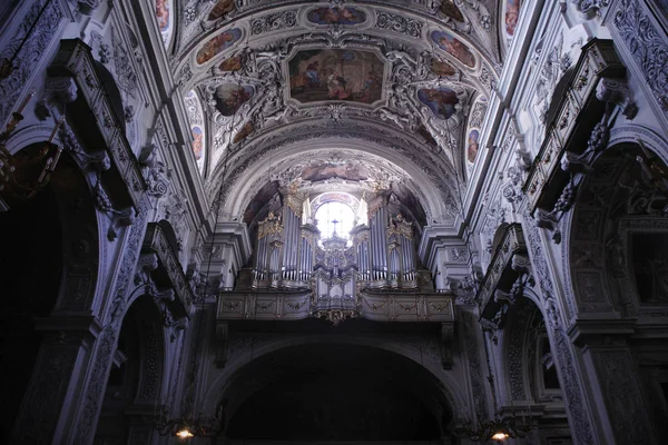 Güzel İlham Veren Kilise İç mimarisi