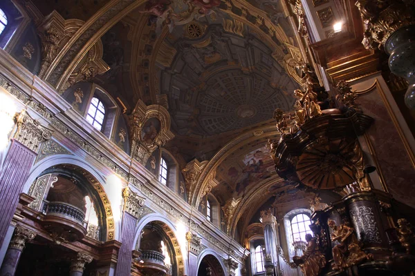 Güzel İlham Veren Kilise İç mimarisi