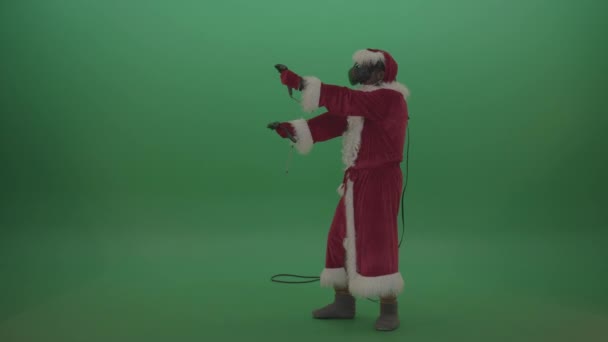 Mężczyzna Stroju Świętego Mikołaja Okularach Izolowane Zielonym Tle — Wideo stockowe