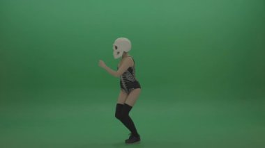  GoGo Stüdyoda Skull Head maskeli dansçı kız dans ediyor.