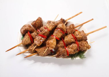 Beyaz arka planda ızgara et.