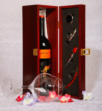 Farklı türde şaraplar meyve tablo.