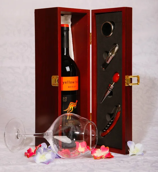 Farklı türde şaraplar meyve tablo.