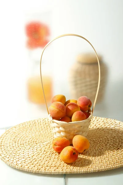 Fruits Abricots Sur Table — Photo
