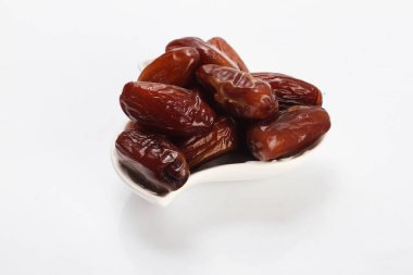 Kurutulmuş meyve çeşitli bir örgü üzerinde.