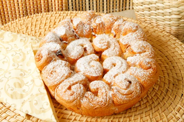 Sponge Cake Wooden Basket — Stock Photo, Image